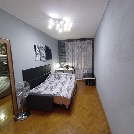 Apartament Venge -Cale Mieszkanie 46M2 Na Wylacznosc - Z Jedna Sypialnia I Jednym Sypialno-Salonem -3 Pietro Bez Windy- Rezerwacja Bez Karty Kredytowej-Klimatyzacja-Netflix-2 Lozeczka Dzieciece- Bezplatny Parking Publiczny Breslavia Esterno foto