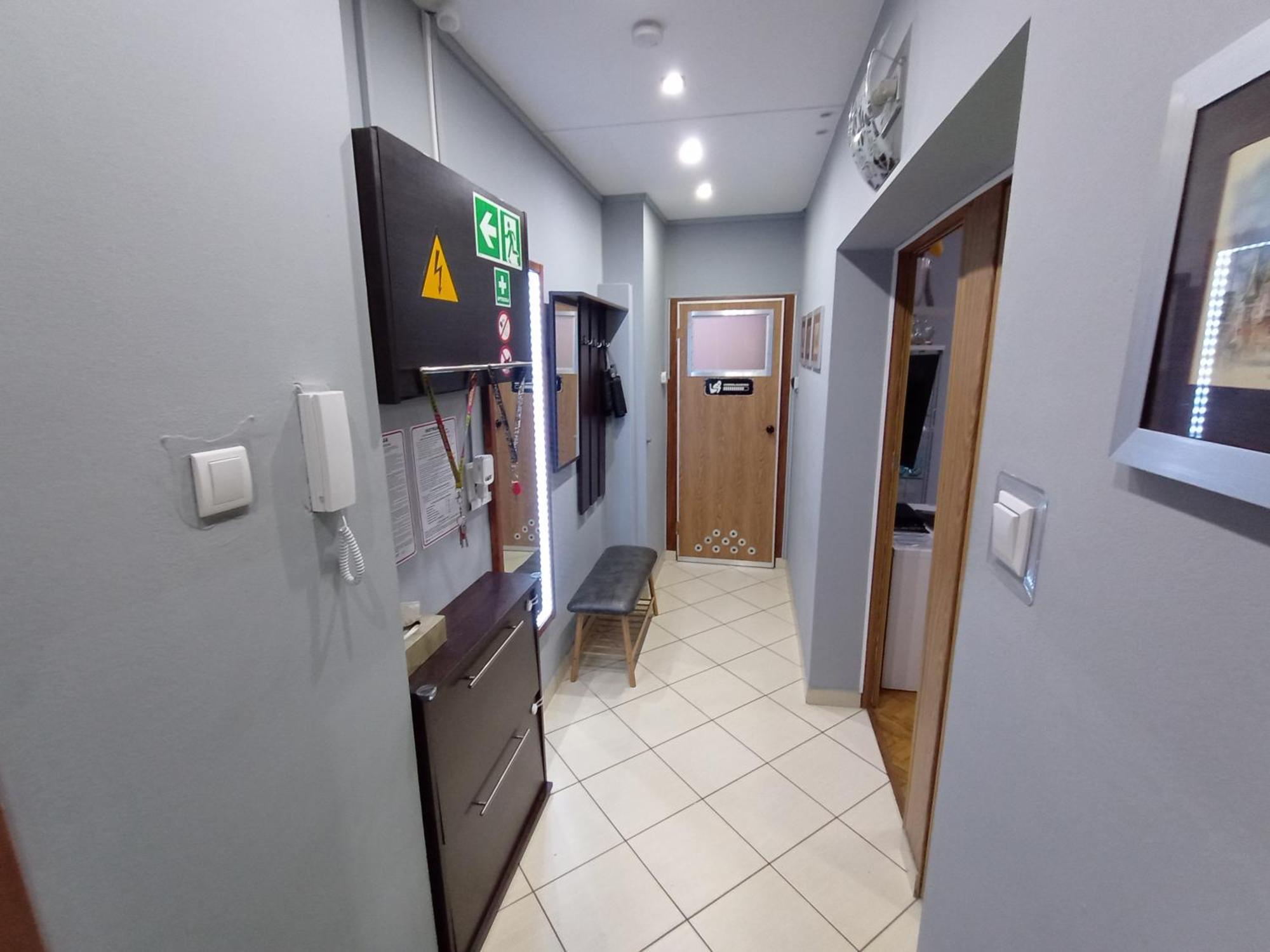 Apartament Venge -Cale Mieszkanie 46M2 Na Wylacznosc - Z Jedna Sypialnia I Jednym Sypialno-Salonem -3 Pietro Bez Windy- Rezerwacja Bez Karty Kredytowej-Klimatyzacja-Netflix-2 Lozeczka Dzieciece- Bezplatny Parking Publiczny Breslavia Esterno foto